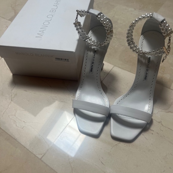 Manolo Blahnik - Picture 5 of 8